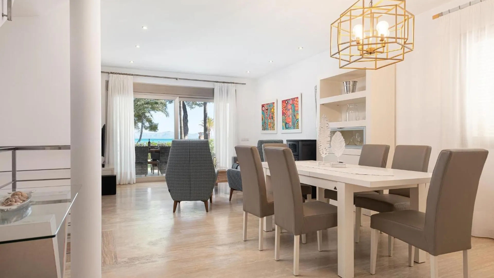 Villa Exclusiva En Primera Linea De Playa En Alcudia Con Jacuzzi الكوذيا