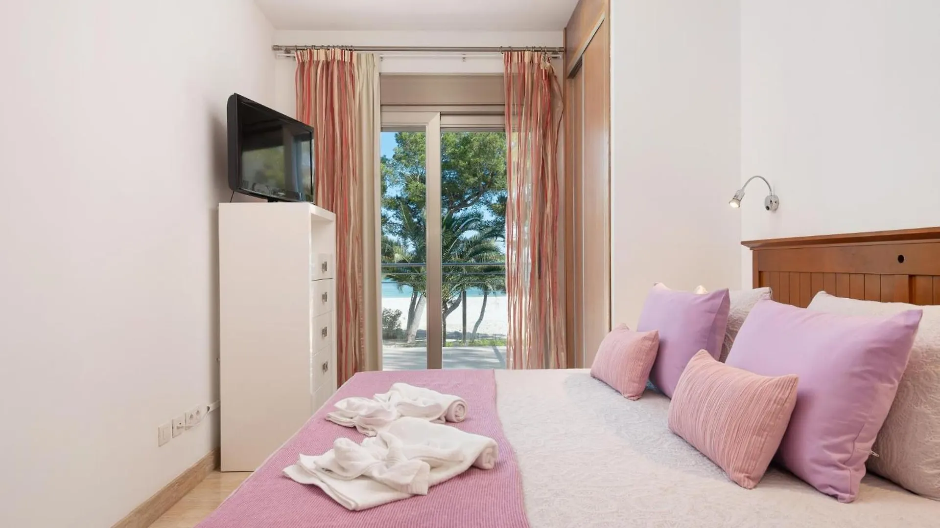 بيت للعطل Villa Exclusiva En Primera Linea De Playa En Alcudia Con Jacuzzi إسبانيا