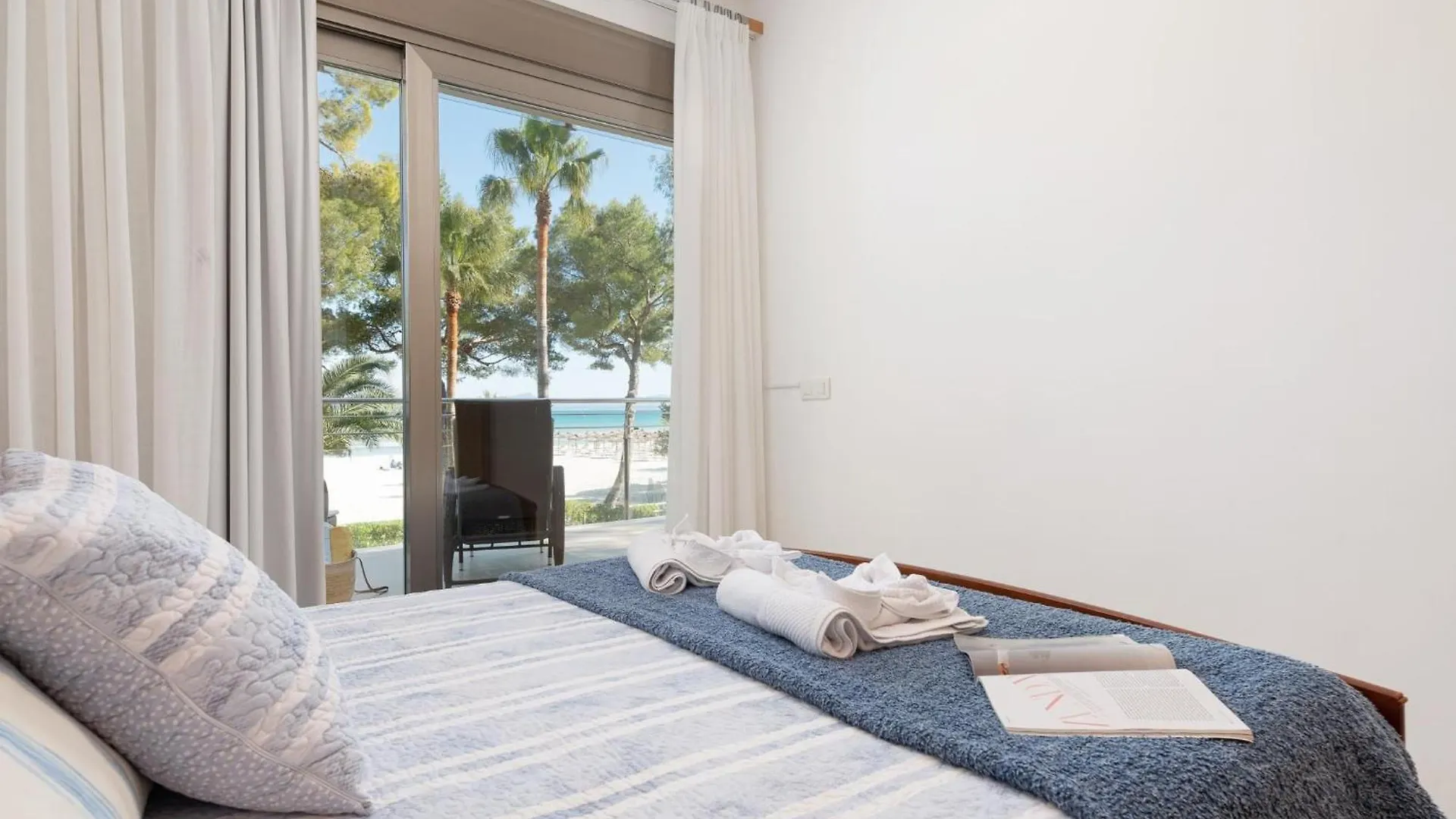 Villa Exclusiva En Primera Linea De Playa En Alcudia Con Jacuzzi الكوذيا