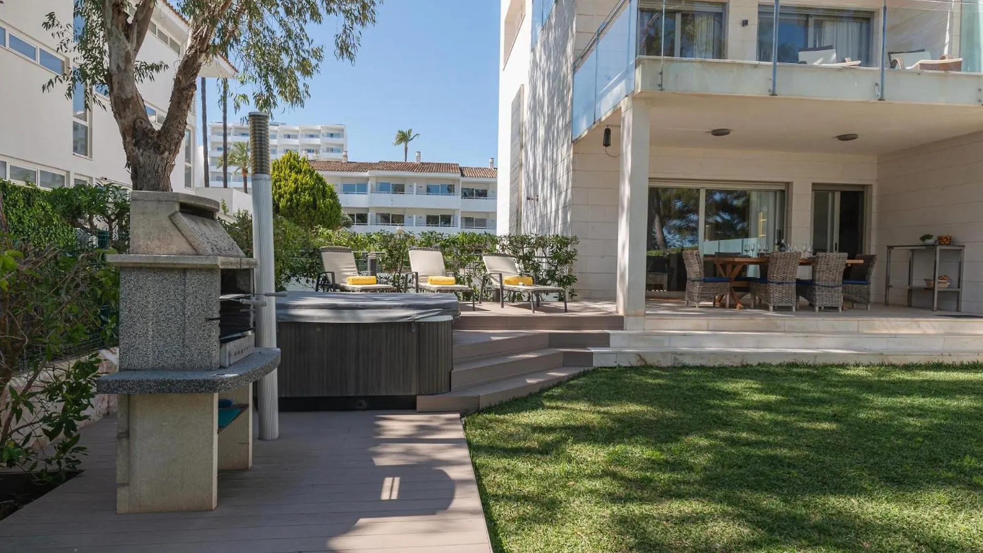 Villa Exclusiva En Primera Linea De Playa En Alcudia Con Jacuzzi 0*, الكوذيا إسبانيا